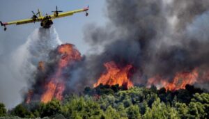 ΠΥΡΟΣΒΕΣΗ ΜΕ ΑΕΡΟΠΛΑΝΟ